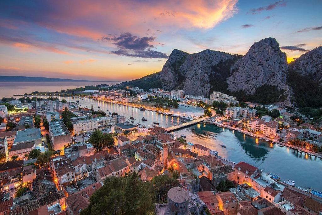 Olmissum Rooftop Sea View Omiš Exteriör bild